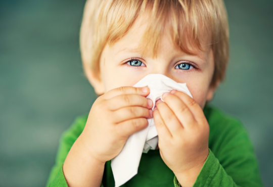 Jak nauczyć dziecko wydmuchiwać nos? – Praktyczne wskazówki